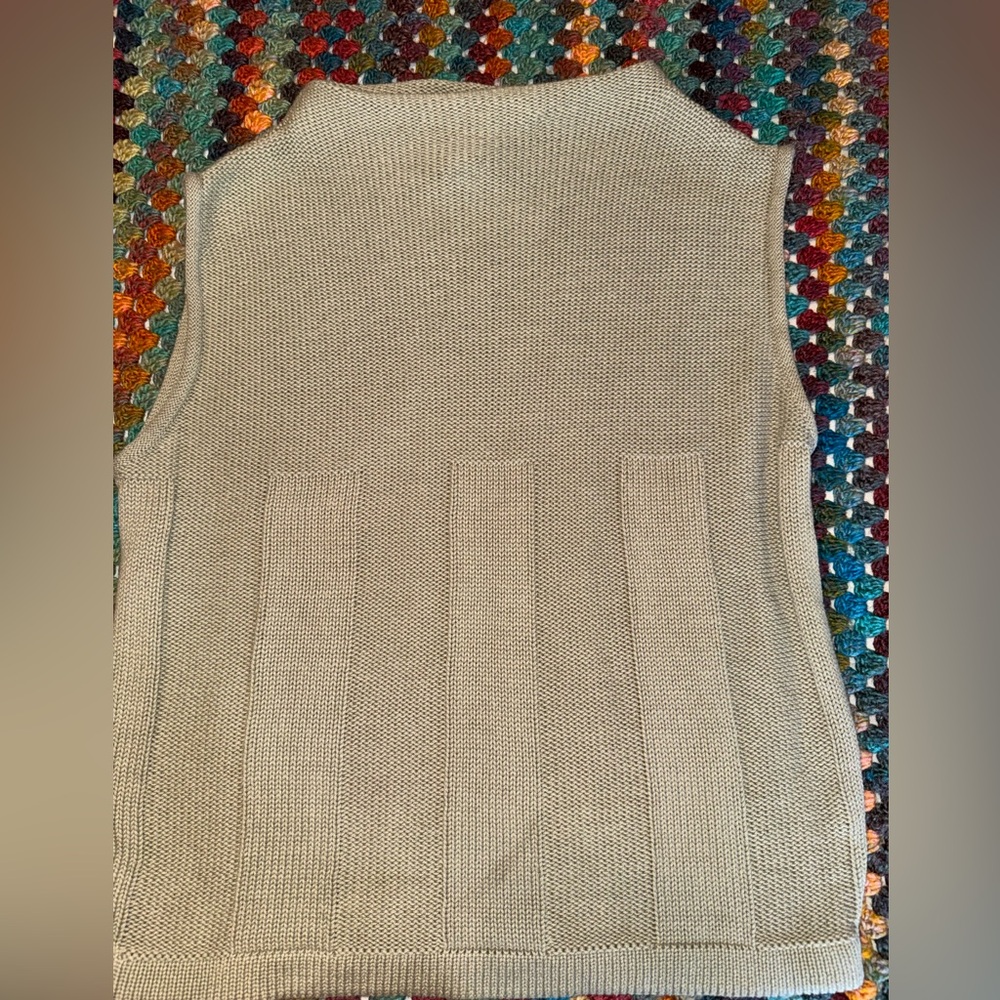 Lee Women’s V-Neck Sleeveless Sweater Vest - Cream